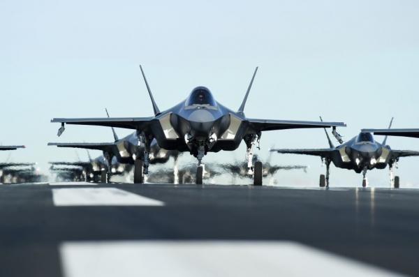 Цьогоріч половина винищувачів F-35 не могли літати, але Lockheed Martin всеодно отримали "товстеньку" суму