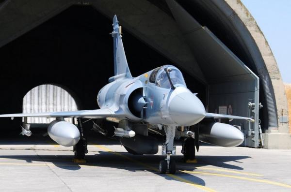 Франція спробує виторгувати для України всього 10 винищувачів Mirage 2000-5, а не 43, і веде бурхливі перемовини з Грецією 