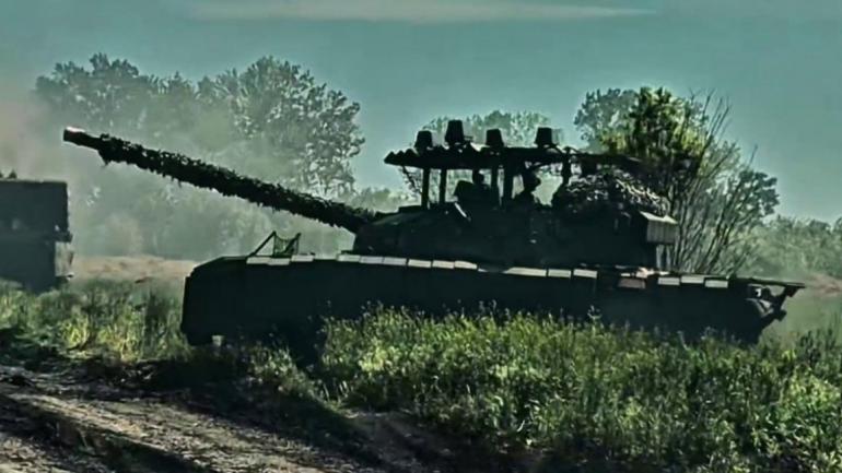 Невже російський КАЗ "Арена-М" працює проти дронів та чому це не врятувало танки Т-72Б3А під час штурму