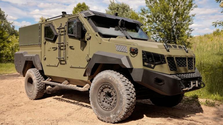 Чим новий український пікап UAT.GYURZA-01 PICKUP відрізняється від перевіреної в ЗСУ GYURZA-01 та нагадує GYURZA-03