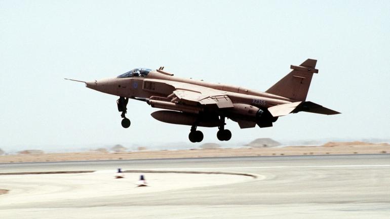 Хоча британці списали старенькі Jaguar ще у 2007, вони досі не стали металобрухтом, але кому взагалі потрібні такі літаки