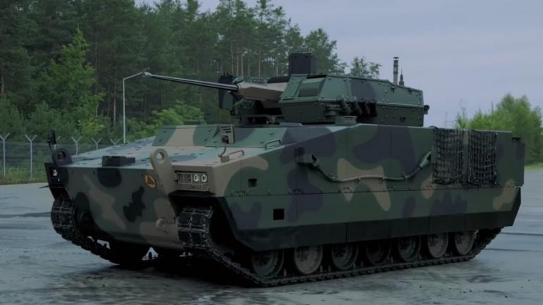 Як виглядає важкозахищена БМП CBWP для підтримки танків Abrams, яку розробили та представили у Польщі