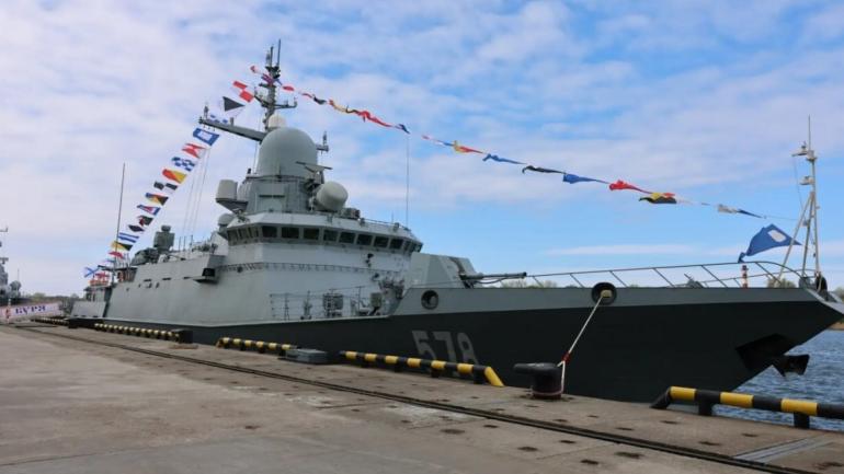 Спочатку ЗСУ уразили в "Приморску" один "Каракурт" під "Калибр", слідом РФ ввела у стрій ще один корвет, але є проблеми з дизелями