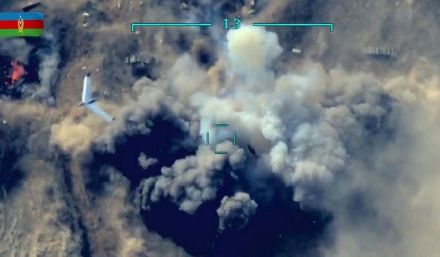 Дрони-камікадзе та Bayraktar TB2 Азербайджану домінують на полі бою: за добу було знищено кілька батарей "Градів" та Д-30 (відео)