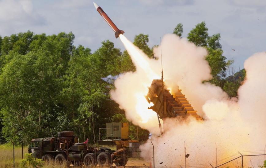 Через що Франція навряд завадить Україні купувати ракети до Patriot за рахунок кредиту ЄС на 90 млрд євро