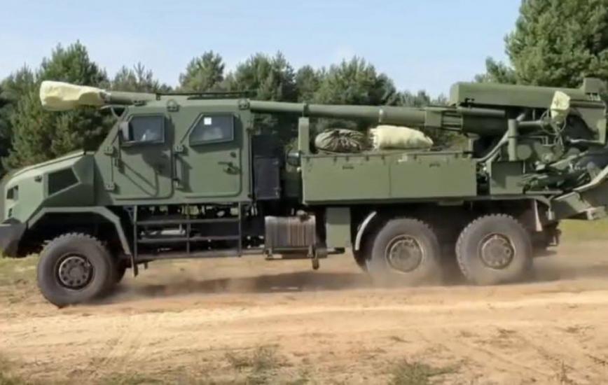 Які є варіанти щодо нового шасі, на яке поставили українську САУ 2С22 "Богдана"