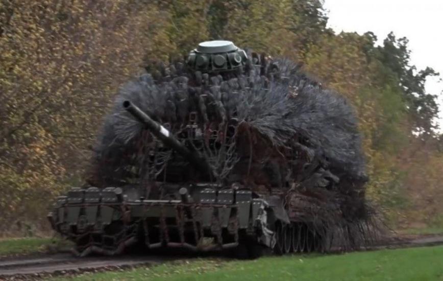 "Не проїхав і 10 км"- у РФ скаржаться на танки-їжаки, в яких завчасно виходить з ладу трансмісія 