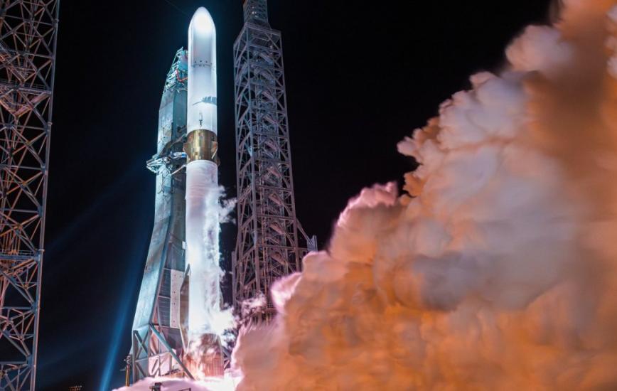 США повертається на Місяць, але тепер заради багатомільярдної системи ПРО Golden Dome, у ділі SpaceX та Blue Origin